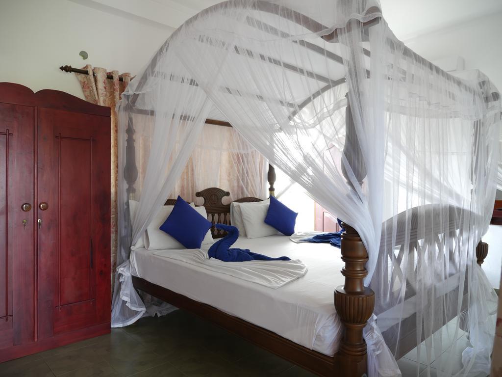 Ocean View Tourist Guest House At Negombo Beach Near The Airport Exterior photo