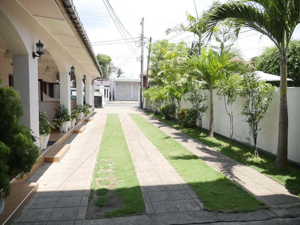 Ocean View Tourist Guest House At Negombo Beach Near The Airport Exterior photo