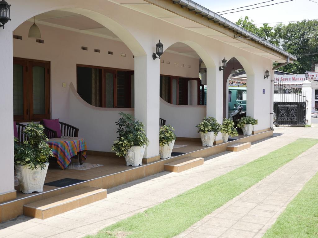Ocean View Tourist Guest House At Negombo Beach Near The Airport Exterior photo